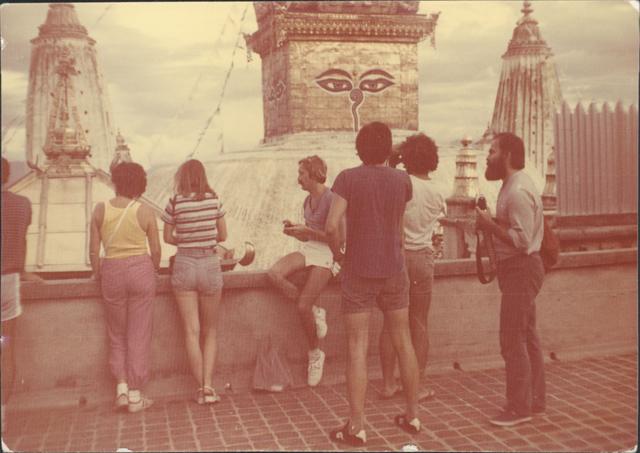 004 Krzysiek Wielicki, Ja, Andrzej Czok, Janusz Majer na wzgorzu Swayambhunath w Kathmandu, lato 1983.