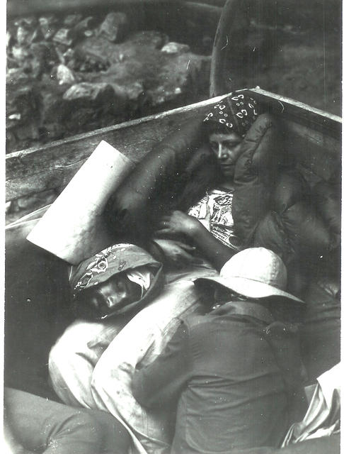A. Pawlik i J. Mączka przytuleni do Maleństwa w Hindukuszu 1977 r.