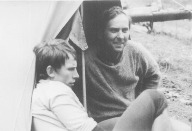 Wojciech Kurtyka i Janusz Kurczab na taborisku w 1970 r