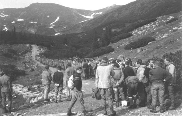 Ćwiczenia komandosów 2 lipca 1962. (2) Z lewej, w swetrze Jan Długosz. Tego dnia zginie... 