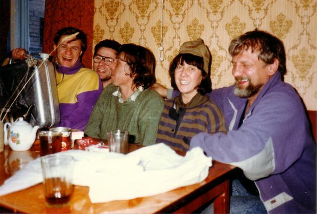 F_02:	Michal Rozycki, Darek Piekarski, Grazyna Nowak, Stasiu Wylezalek na wyjezdzie w gory Kaukazu 90 r.