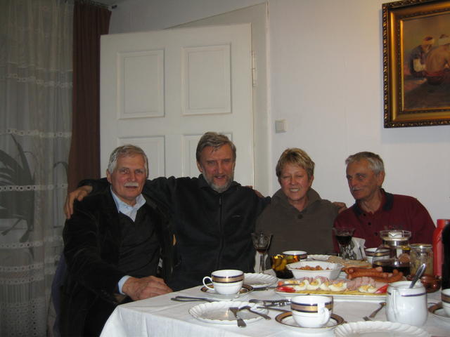 Friends_26:	Tomek Swiatkowski, Wojtek Dzik, Grazyna Nowak, Adam Zyzak 2006 r.