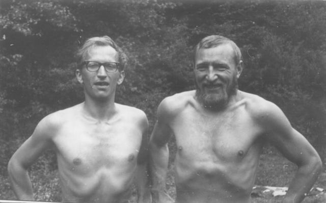 14.	Jasiek Kiełkowski i Tadek Piotrowski w Dol. Kobylańskiej (po uzyskaniu stopnia instruktora), rok 1967