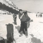 16. Morskie Oko 1971 rok &#8211; Genek Chrobak, z tyłu z lewej Grażyna Jaworska-Chrobak z córką Joasią 