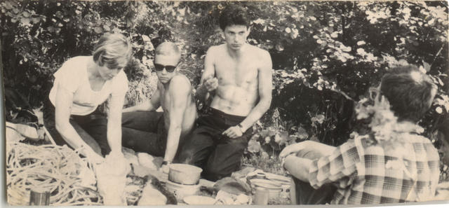 19. Janka Zygadlewicz (z lewej) i Genek Chrobak (z prawej) w skałkach, lata sześćdziesiąte