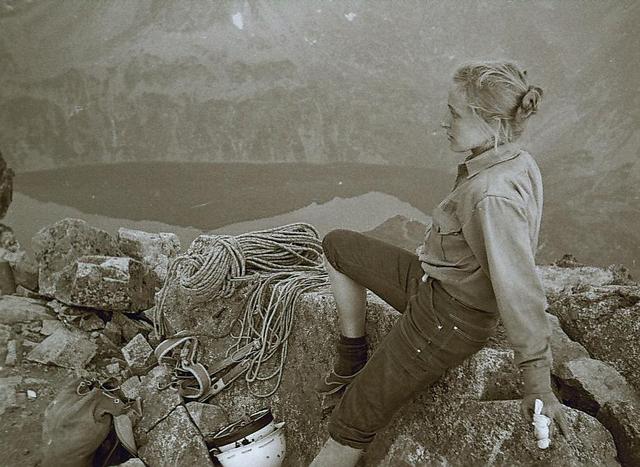1971- Jola Lewicka na Kozim Wierchu a jej palec-po bliskim spotkaniu z młotkiem