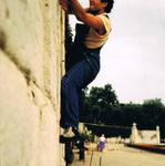 16 Bouldering w Paryzu, Ogrod Tuileries 1981,Scianka Kloszardow,  photo Jola Skiba