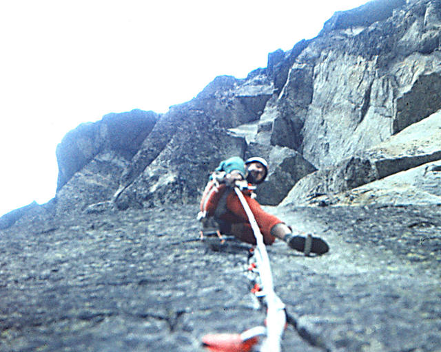 72 / Mnich "R" 1977(fot. Maniolo) Klon na plytach