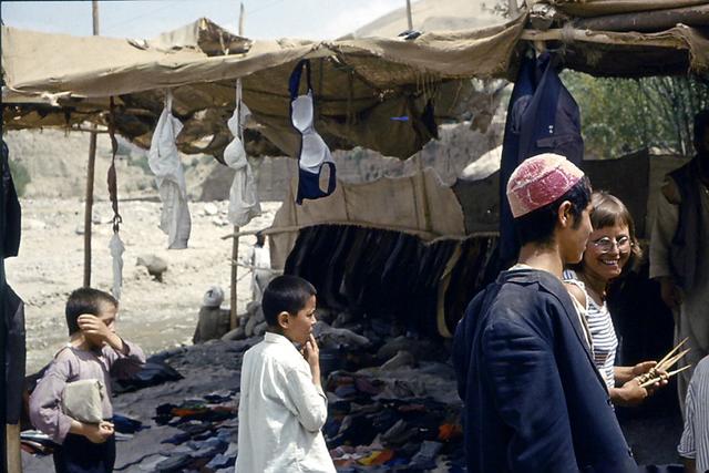 29 / fajzabad , market , ewa panejko