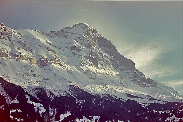 28 / gdy tej gory juz nie widac z grindelwaldu oznacza to ponowne zalamanie pogody i ucina nasze wspinanie 
