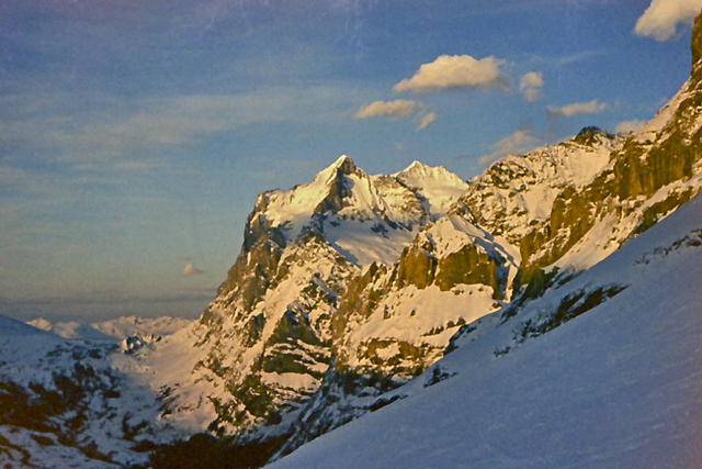 05 / kleine scheidegg w calej okazalosci z lewej w dole grindelwald