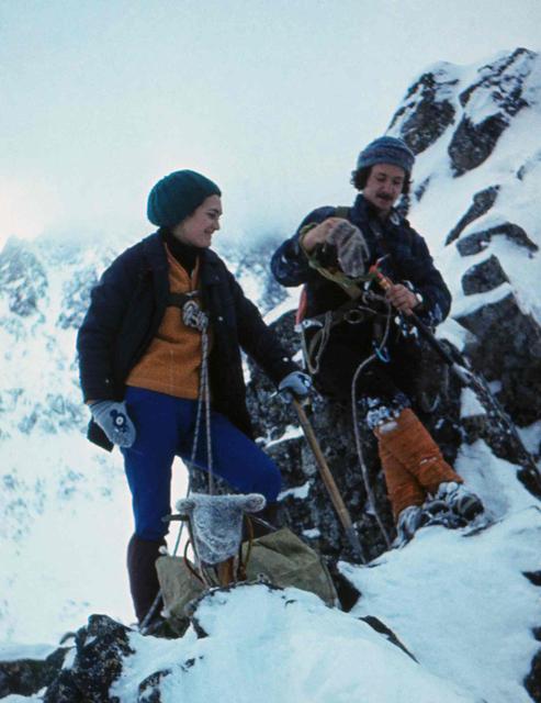 03 / Dol. 5 Stawów Spiskich - obóz KAKA zima 1976na77 - Anka Kierpiec i Urbano 