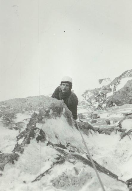 27 / Janusz Skorek	Podczas I przejścia zimowego "Ścieku" na Kazalnicy	12.1971