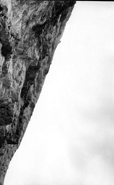 Widok z direttissimy włosko-szwajcarskiej na Filar Wiewiórek, na którym widać mnie. Fot.J.Nyka